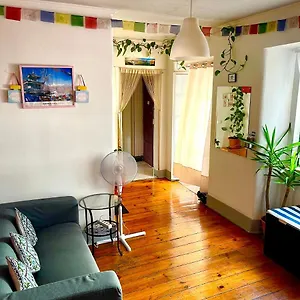 Asian Everest House Hostal